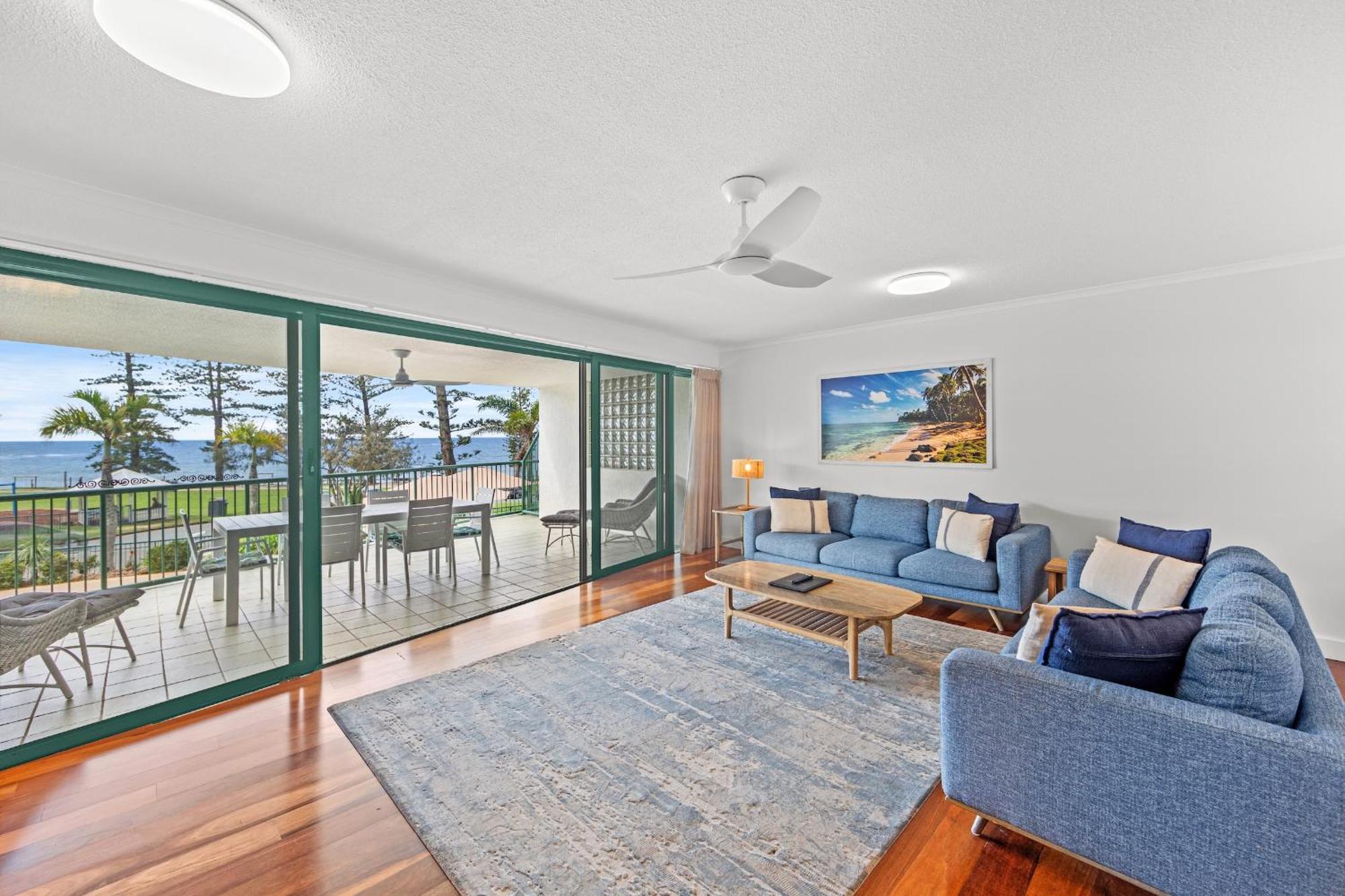 The Norfolks On Moffat Beach Caloundra Rum bild