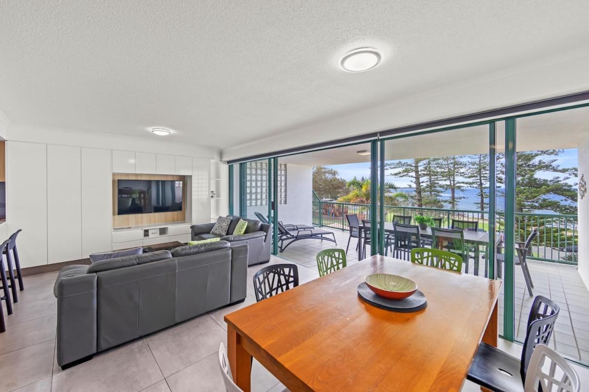 The Norfolks On Moffat Beach Caloundra Rum bild